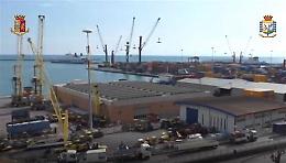 Sequestrati 65 chili di cocaina nel porto di Salerno