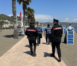 Pedane in area demaniale, sequestrata parte di lido a Lucrino