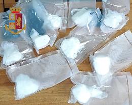 Sorpresa con la droga in casa, arrestata