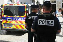 Una donna urla «Allah Akbar» e accoltella 2 persone