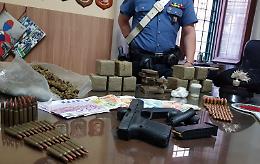 Barra, arrestato con armi <br>e droga in camera da letto
