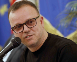 Gigi D'Alessio: «Il successo? I bagarini a Secondigliano»