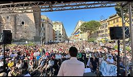 Manifestazione M5S, Conte: «Salario minimo strada giusta». Sul palco arriva Grillo: «Reddito universale contro I'Ai»