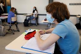 Scuola, i sindacati: «No condizioni per riaprire in presenza a settembre»