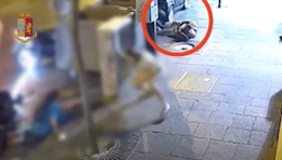 Poliziotto ferito durante la festa per l'Italia, ecco il video choc