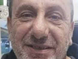 Morto dopo coltellata alla testa: la polizia indaga per omicidio