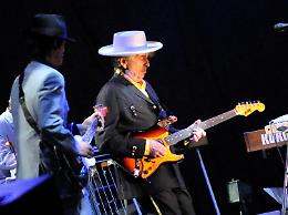 Bob Dylan, una donna lo accusa: «Abusò di me quando avevo 12 anni»