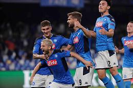 Il Napoli non molla mai: 2-0 al Liverpool