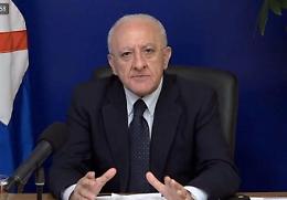 Covid, De Luca: «Via a terza dose per i fragili»