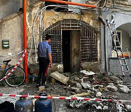 Esplosione per fuga di gas in casa, grave 53enne