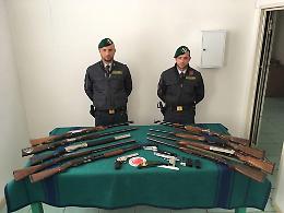 Tangenti per porto d'armi: arrestato anche <br>un funzionario di polizia