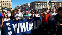 Whirlpool, operai in corteo da piazza Municipio a Santa Lucia