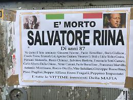 Riina, a Ercolano manifesti contro il boss morto