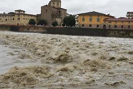 Maltempo, allerta per i fiumi Arno e Reno