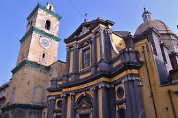 Rapina basilica dell'Annunziata e aggredisce custode: arrestato