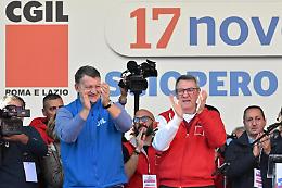 Sciopero generale, Cgil e Uil in piazza: «Governo ci ascolti, basta cavolate»