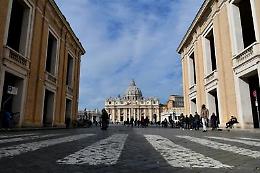 Pedofilia, il Papa abolisce il segreto pontificio