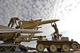 L'Iran sfida le nuove sanzioni Usa: «Presto altri missili»