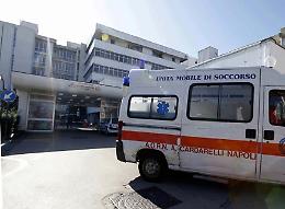 Investe 63enne e si dà alla fuga, poi si consegna