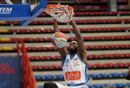Basket A2, Gevi Napoli ancora ko. Sacripanti: «Da due settimane non ci alleniamo bene»