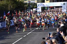 La medaglia della Napoli City Half Marathon, uno scudetto per i runner campioni d'Italia