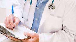 Cure su malati oncologici senza essere medici, due fratelli nei guai
