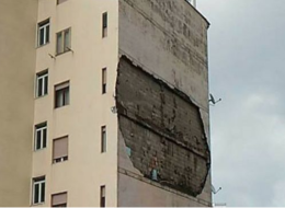 Gragnano: vento e pioggia, crolla parete di un edificio