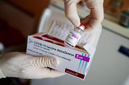 Vaccino AstraZeneca, vertice Ema continua: decisione slitta