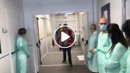Primo paziente dimesso dal Covid center tra lacrime e applausi