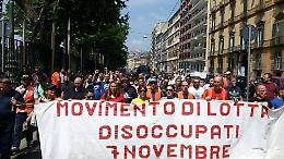 In corso il corteo disoccupati in centro a Napoli