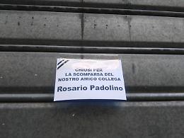 Crollo in via Duomo, serrande dei negozi abbassate per i funerali di Rosario Padolino