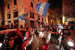 De Magistris: «Tifosi sciagurati? In piazza solo napoletani, qui contagi zero»