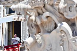 Papa all'Angelus: «Grazie ai tanti che mi hanno mostrato affetto durante ricovero»
