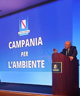 Rifiuti, De Luca: «Campania autonoma in un anno e mezzo»