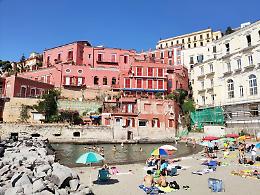 Spiaggia delle Monache vietata ai minori, è polemica