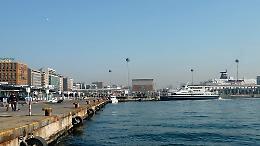 Psicosi terrorismo: donna col velo sul traghetto per Napoli, arrivano i carabinieri