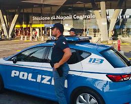 Fa pipì sull'auto della polizia, 22enne arrestato