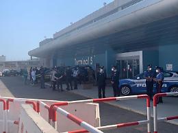 Afghanistan, atterrato a Fiumicino aereo con afghani e cooperante italiana