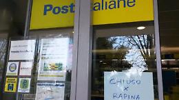 Colpo alle Poste da 25mila euro a Licola, dipendenti chiusi in bagno