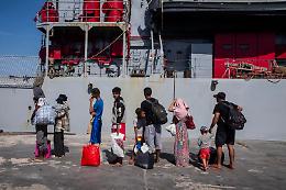 Migranti, Francia: "Non accoglieremo nessuno da Lampedusa". Lega: "Basta chiacchiere"