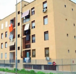 Occupa casa abusivamente, si pente e la restituisce