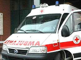 Torre Annunziata, cade da uno scaffale mentre lavora: 37enne grave