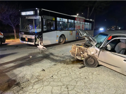 Si schianta contro un bus, Marco muore sul colpo a 22 anni: «Ha tentato in tutti i modi di frenare»