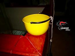 La cocaina spacciata dal balcone col paniere