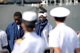 Mare Jonio entra in porto, Gdf sequestra nave