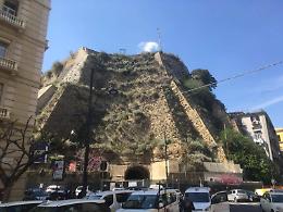 Monte Echia, smontata la gru: riparte il restyling