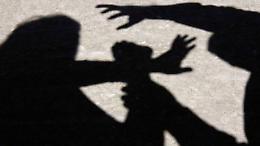 Fa jogging senza mascherina, pestato a sangue da un gruppo