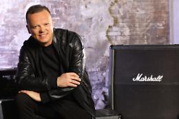 Gigi D'Alessio, in piazza Plebiscito il live per i 30 anni di carriera