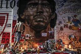 Morte Maradona, 8 persone a processo per omicidio