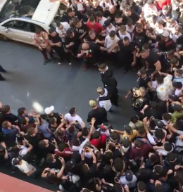 Clementino, Rocco Hunt, Achille Lauro e Boss Doms a Napoli: esplode la festa in via Chiaia VIDEO